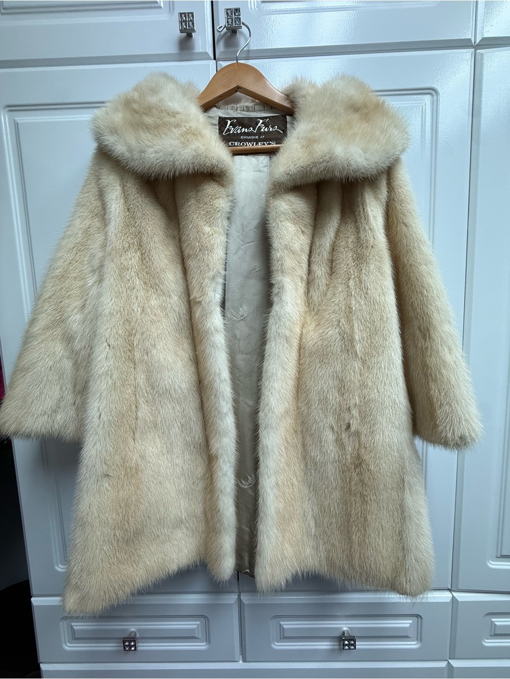 Evans Furs Cream Mink Coat - Women's Plush Hooded Jacket Vintage